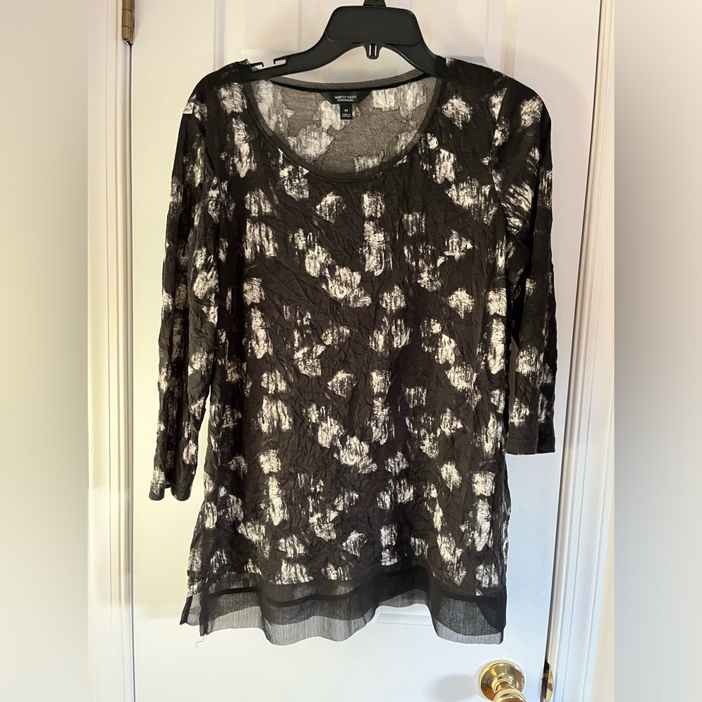 Simply Vera by Vera Wang Black and White Crinkle Fabric Patterned Tunic - Medium
